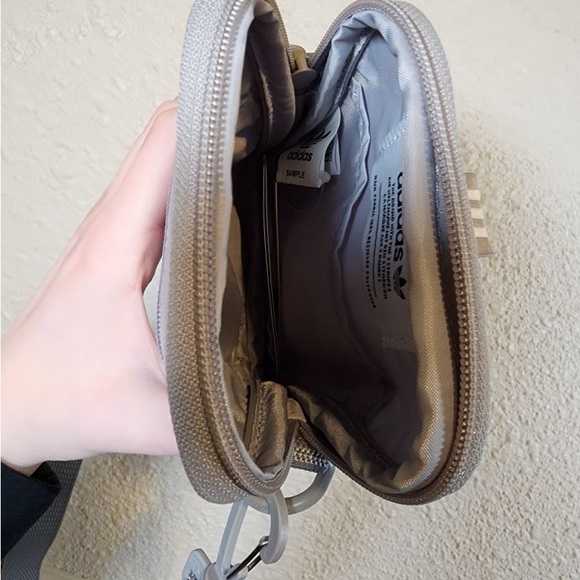 BNWT Adidas Side Bag - Picture 5 of 6